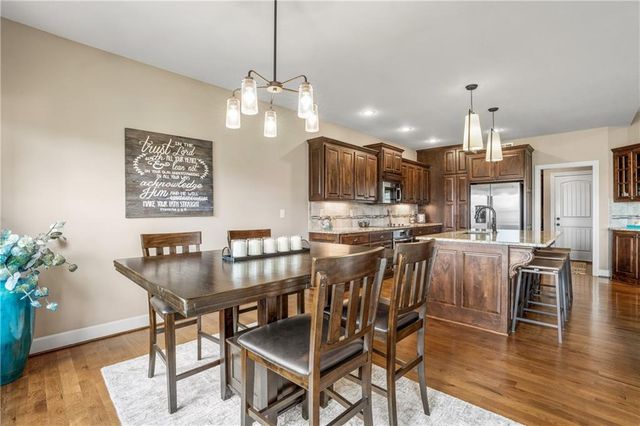 1696 NE Parkwood Drive, Lee's Summit, MO 64064