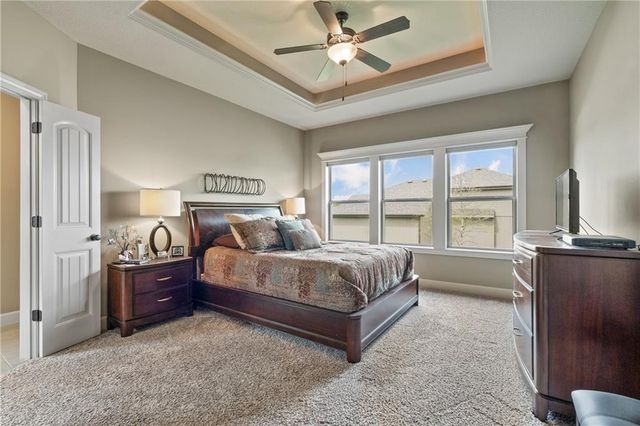 1696 NE Parkwood Drive, Lee's Summit, MO 64064
