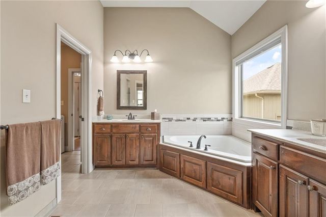 1696 NE Parkwood Drive, Lee's Summit, MO 64064