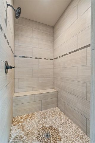 1696 NE Parkwood Drive, Lee's Summit, MO 64064