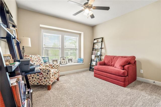 1696 NE Parkwood Drive, Lee's Summit, MO 64064
