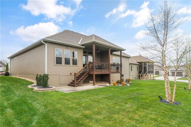 1696 NE Parkwood Drive, Lee's Summit, MO 64064