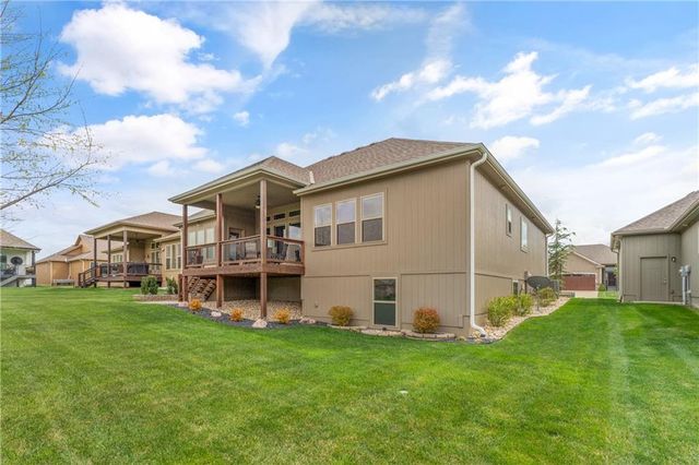 1696 NE Parkwood Drive, Lee's Summit, MO 64064