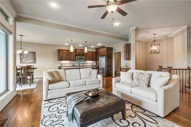 1696 NE Parkwood Drive, Lee's Summit, MO 64064