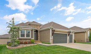 1696 NE Parkwood Drive, Lee's Summit, MO 64064