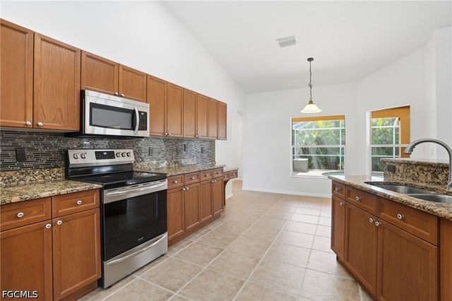 928 NW 5th PL, Cape Coral, FL 33993
