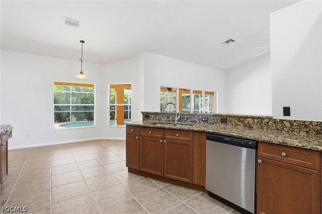 928 NW 5th PL, Cape Coral, FL 33993