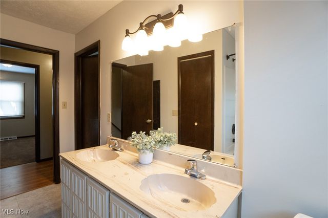 994 Sunset View Boulevard, Tallmadge, OH 44278