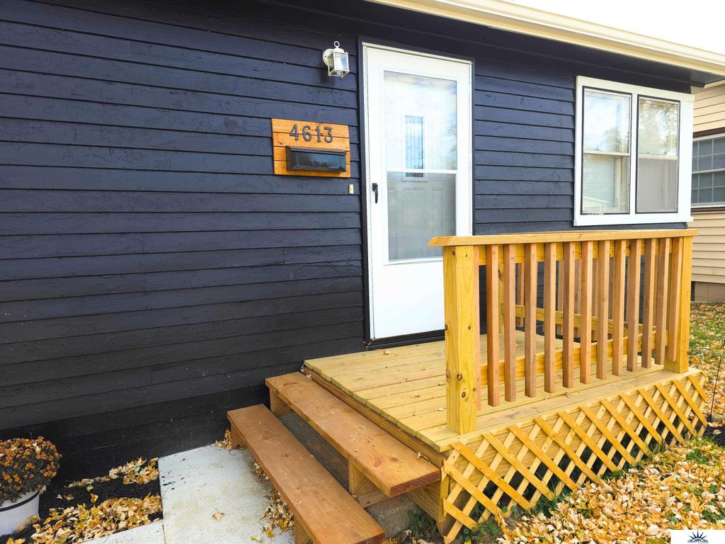 4613 Redick Avenue, Omaha, NE 68152