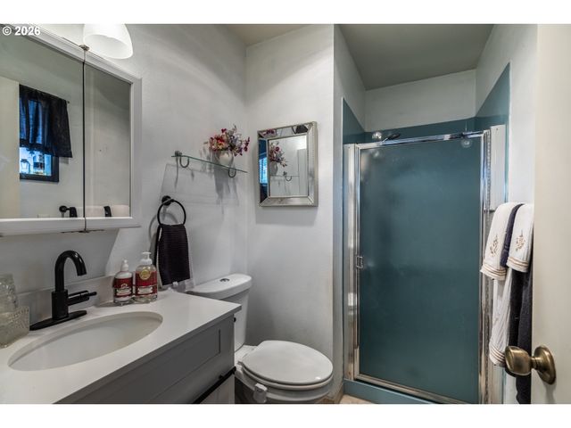 415 W D St, Rainier, OR 97048