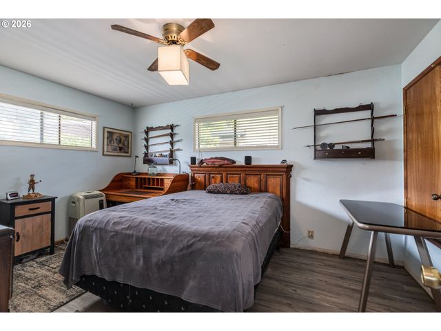 415 W D St, Rainier, OR 97048