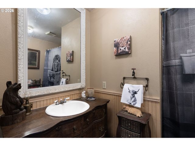 415 W D St, Rainier, OR 97048