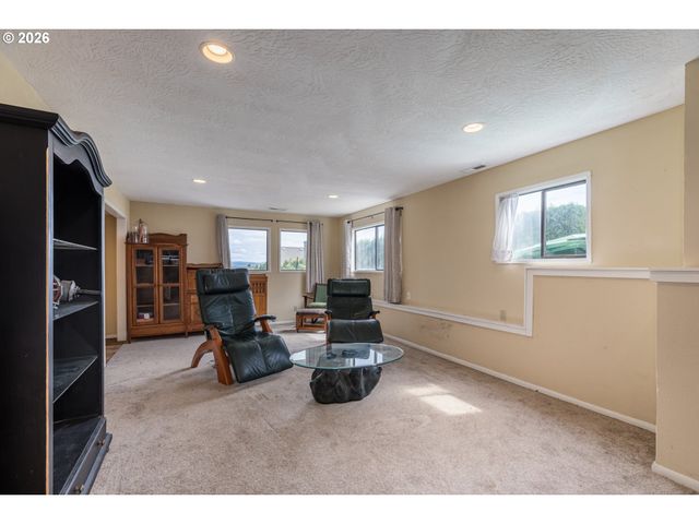 415 W D St, Rainier, OR 97048