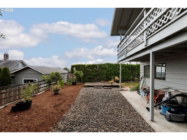 415 W D St, Rainier, OR 97048