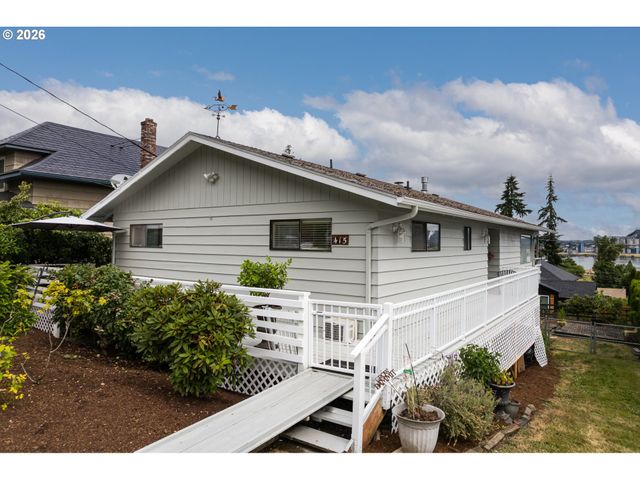 415 W D St, Rainier, OR 97048