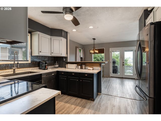 415 W D St, Rainier, OR 97048