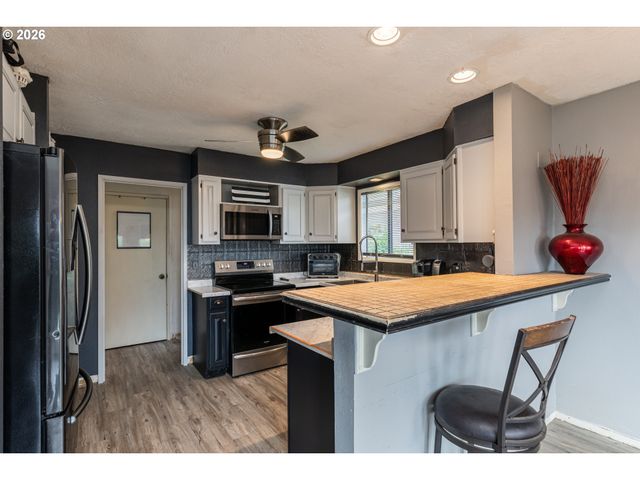 415 W D St, Rainier, OR 97048