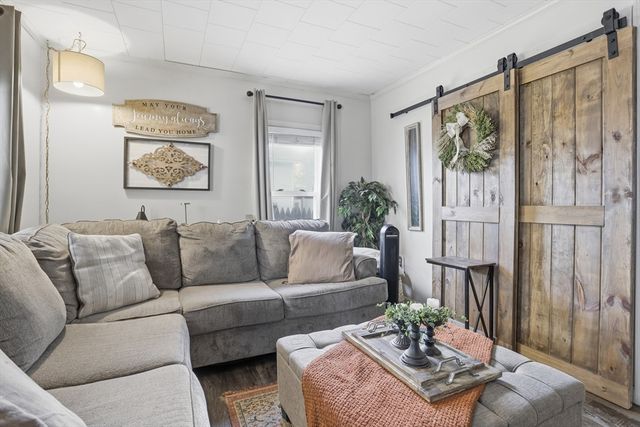 24 Lawrence St, Fitchburg, MA 01420