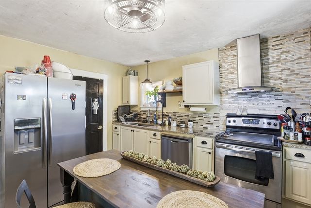 24 Lawrence St, Fitchburg, MA 01420