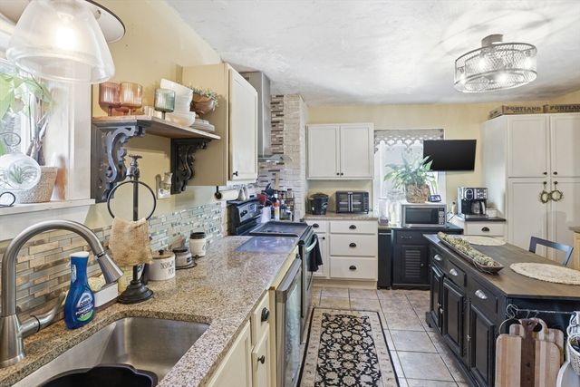 24 Lawrence St, Fitchburg, MA 01420