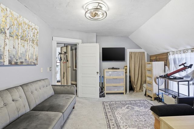 24 Lawrence St, Fitchburg, MA 01420