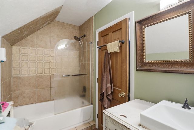 24 Lawrence St, Fitchburg, MA 01420