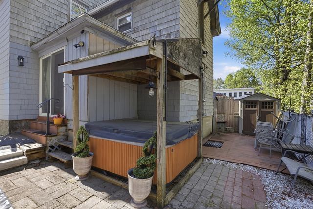 24 Lawrence St, Fitchburg, MA 01420