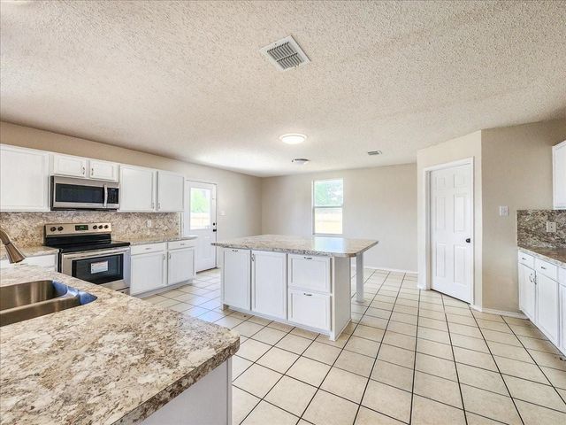 601 Jagera Way, Arlington, TX 76002