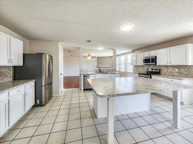 601 Jagera Way, Arlington, TX 76002