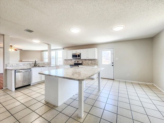 601 Jagera Way, Arlington, TX 76002