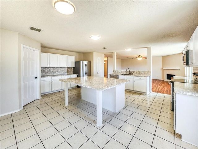 601 Jagera Way, Arlington, TX 76002