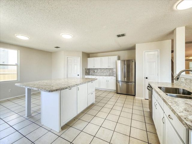 601 Jagera Way, Arlington, TX 76002