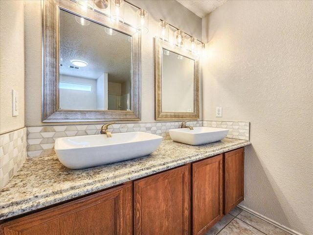 601 Jagera Way, Arlington, TX 76002