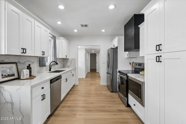 1731 E VERDE Lane, Phoenix, AZ 85016