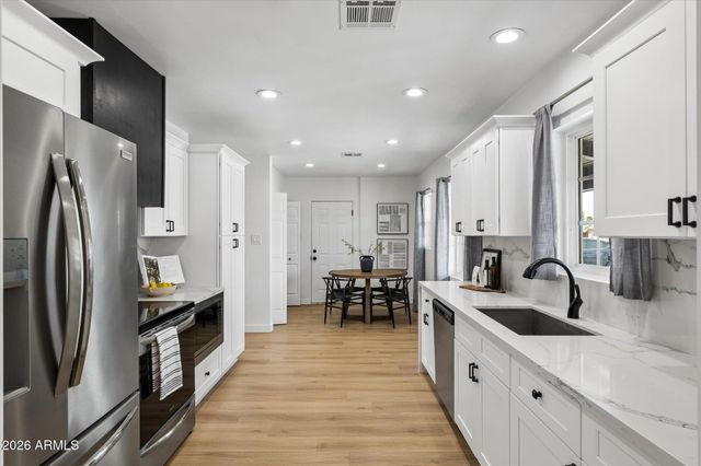 1731 E VERDE Lane, Phoenix, AZ 85016