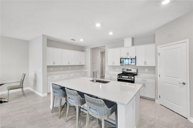 18298 Ridgeline DR, Estero, FL 33928