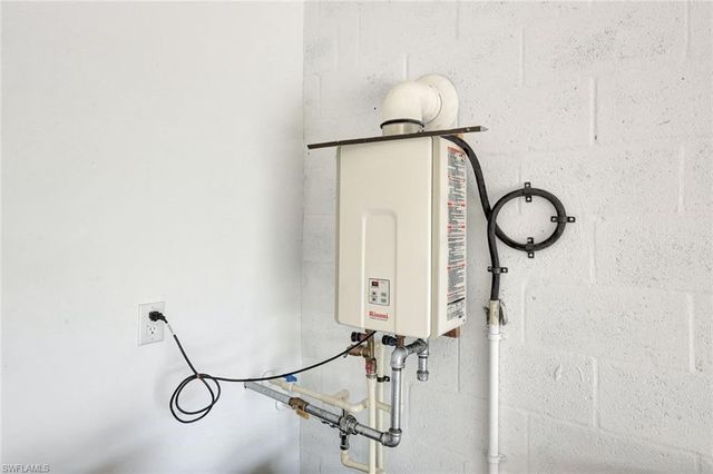 18298 Ridgeline DR, Estero, FL 33928