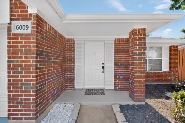 6009 Iris Drive, Rowlett, TX 75089