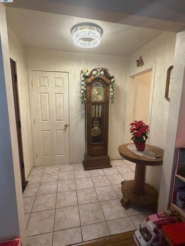 963 Dillo St, San Leandro, CA 94578