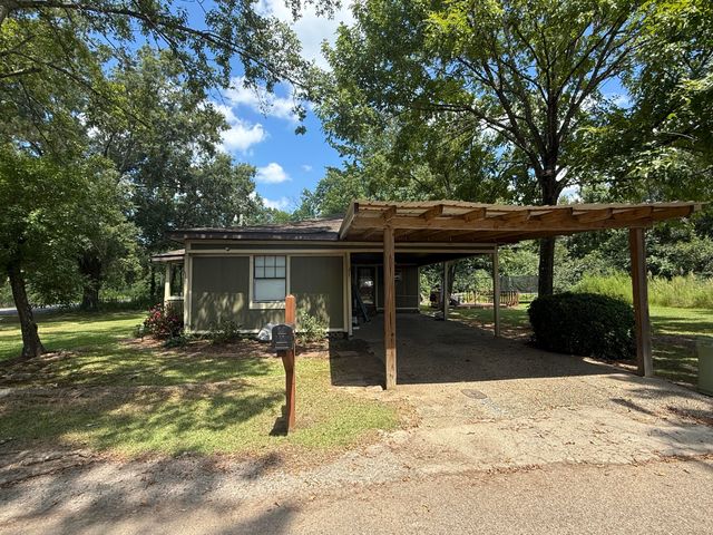 505 E St., Columbia, MS 39429
