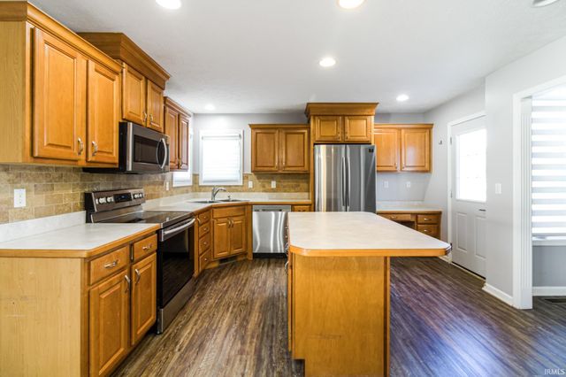 1608 S Stapleton Drive, Yorktown, IN 47396