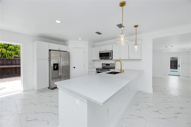 4095 LOCUST STREET NE, St Petersburg, FL 33703