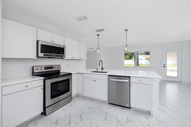 4095 LOCUST STREET NE, St Petersburg, FL 33703
