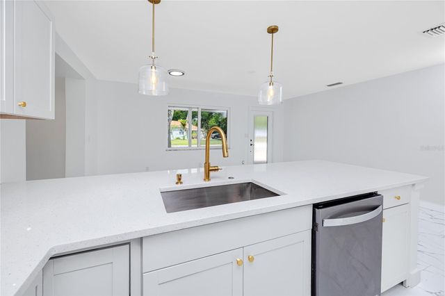 4095 LOCUST STREET NE, St Petersburg, FL 33703
