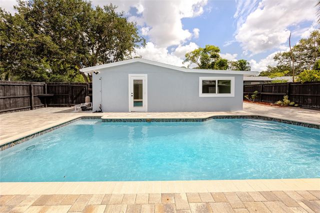 4095 LOCUST STREET NE, St Petersburg, FL 33703