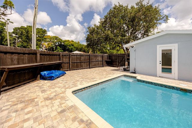 4095 LOCUST STREET NE, St Petersburg, FL 33703
