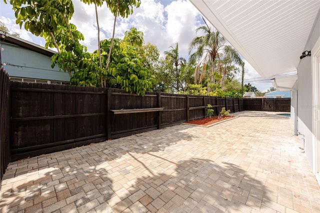 4095 LOCUST STREET NE, St Petersburg, FL 33703
