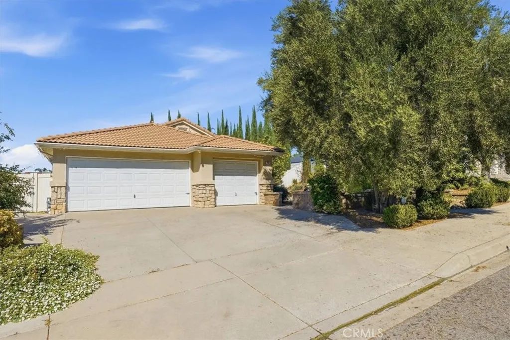 7430 Smokewood Road, Highland, CA 92346
