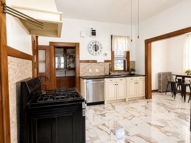 86 Bowdoin St, Springfield, MA 01109