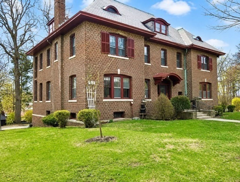 86 Bowdoin St, Springfield, MA 01109